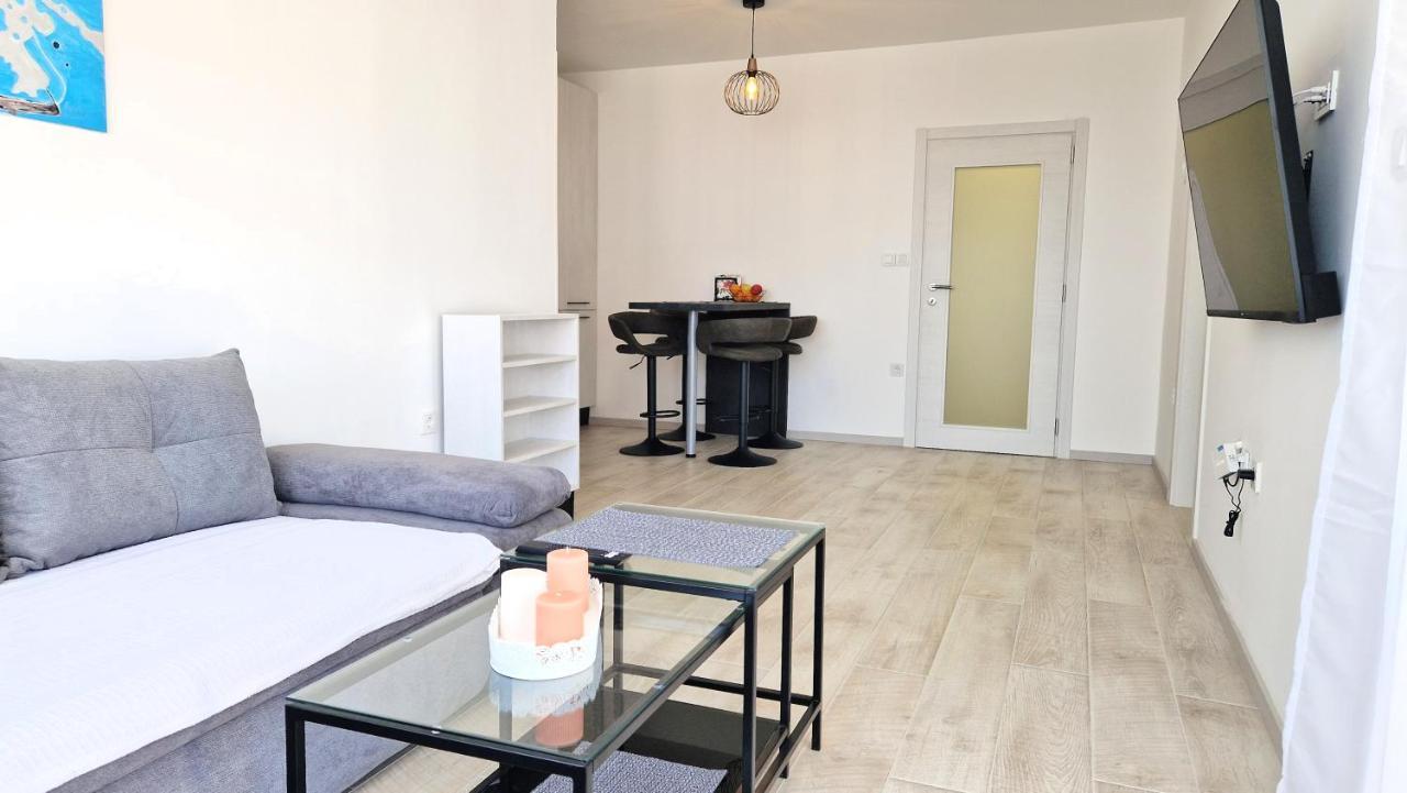 Apartment Lana Krk Town Exteriér fotografie